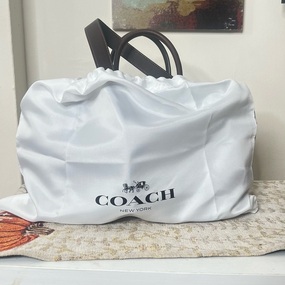 Coach Empire 28 Maple with gold hardware. - Picture 2 of 16